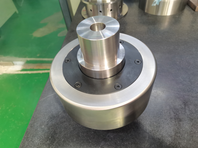 High Precision Central Support Roller Assembly CNC Machining Steel Heavy Duty Support Wheel for Machinery Parts