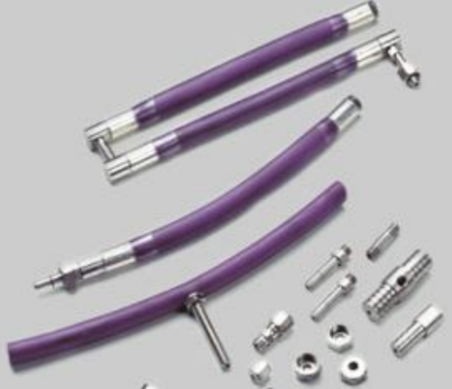 Heavy-duty suction roll loading hose for paper mill maintenance